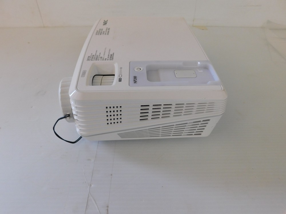 ^^ NEC MODEL NP200 PROJECTOR - NO REMOTE (SSP78)