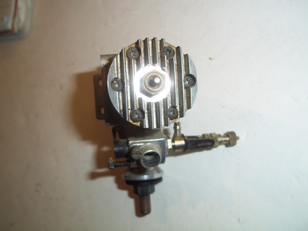 OS 25 MAX VINTAGE REMOTE CONTROL MODEL AIRPLANE ENGINE GREAT CONDITION