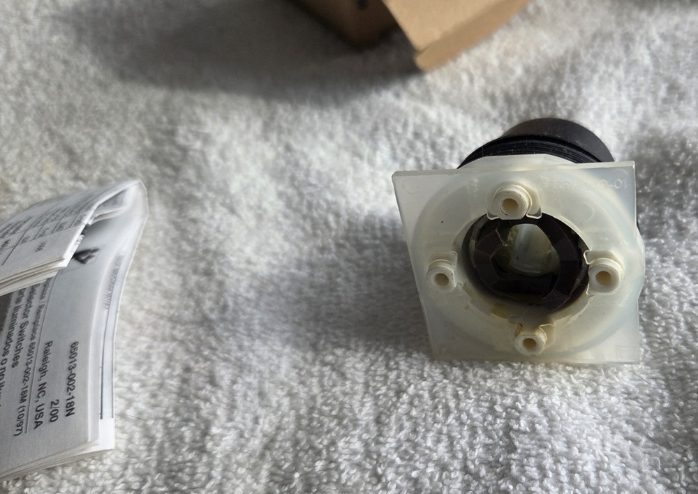 ( 1 ) Square D 9001SKS73 Harmony Non-Illuminated Selector Switch Operator