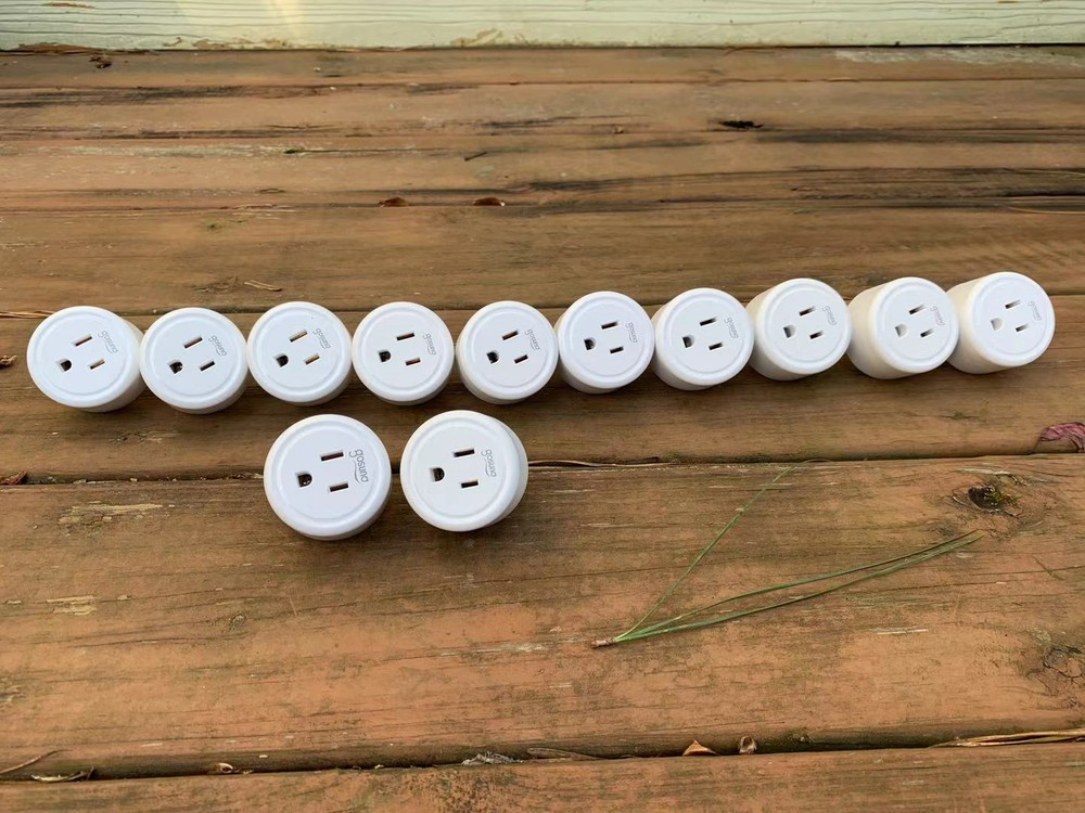 10 used smart plug plus two free (scratch,marks,crack)