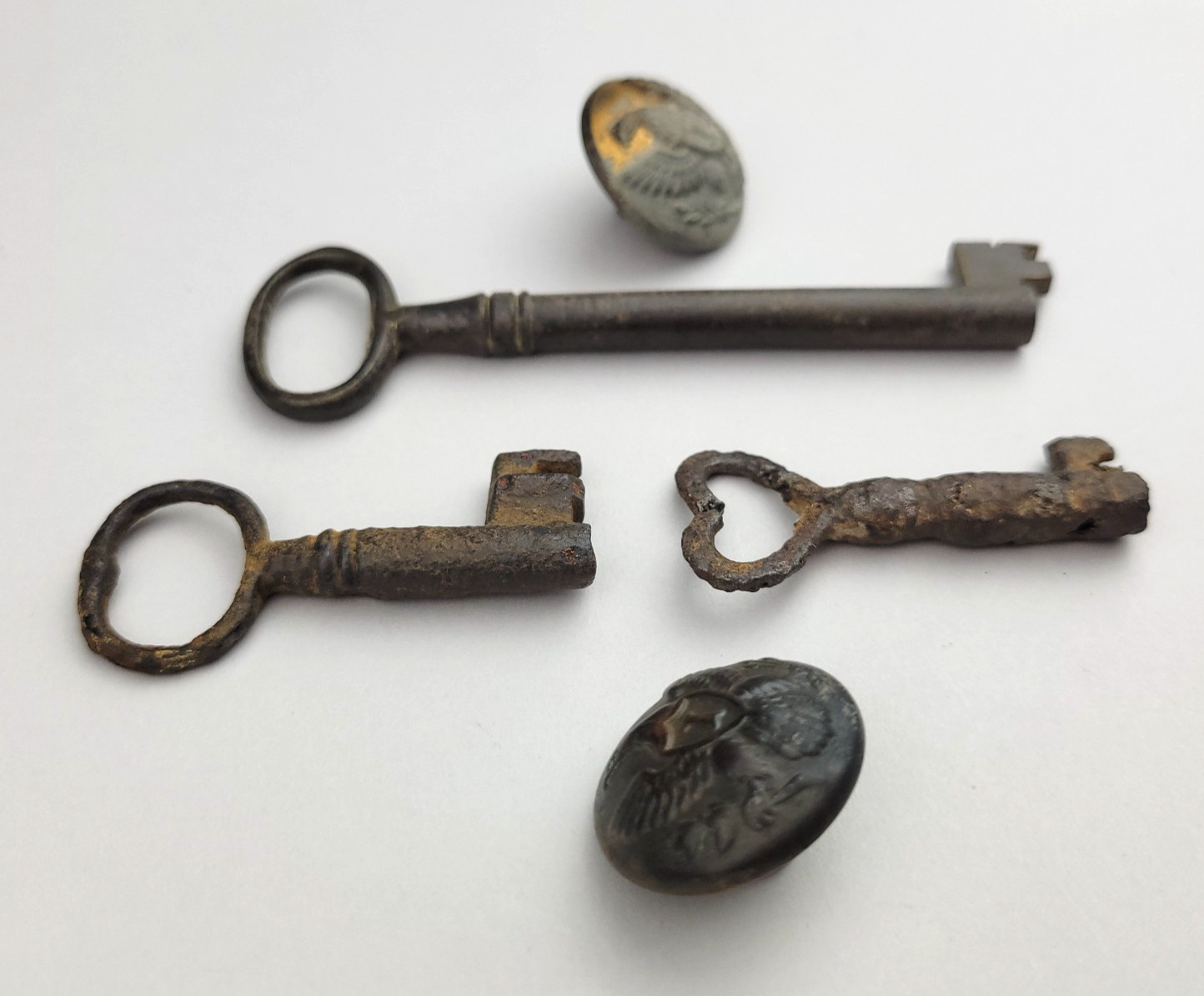 North Dakota Fort/Post Relics - 5 Pcs - Brass/Iron Military Buttons & Chest Keys