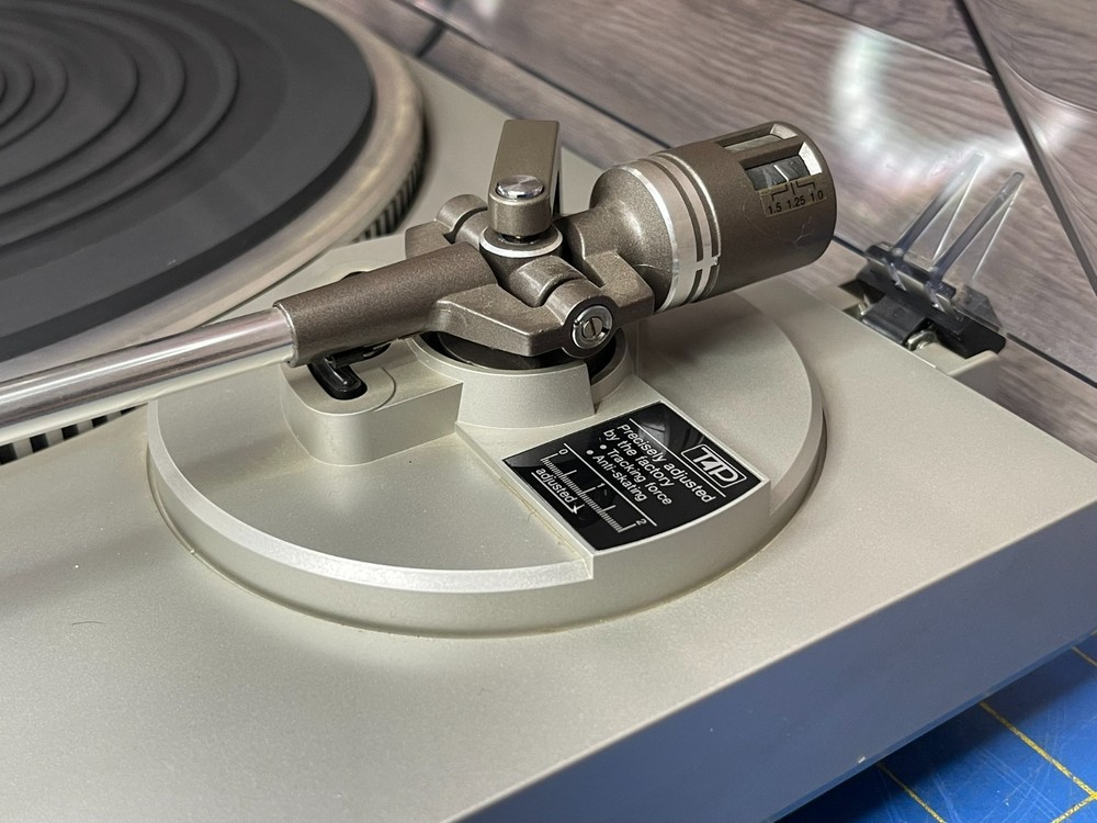 Technics direct drive auto-return turntable quartz SL-QD2