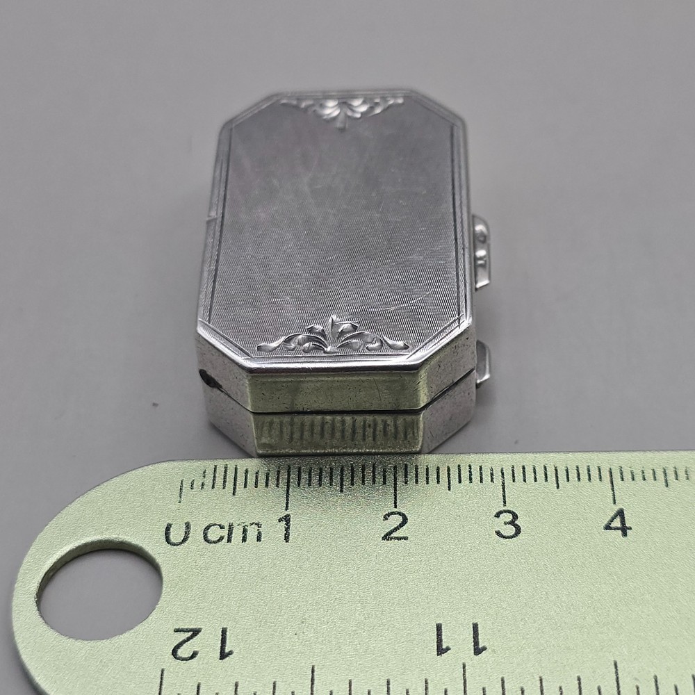 Antique Italian 800 Silver Pill Box/Snuff Box Engine Turned Case
