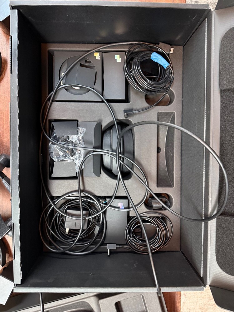 Valve Index 2.0 Full VR Kit, Controllers, and Base Stations (w/ Mounting gear)