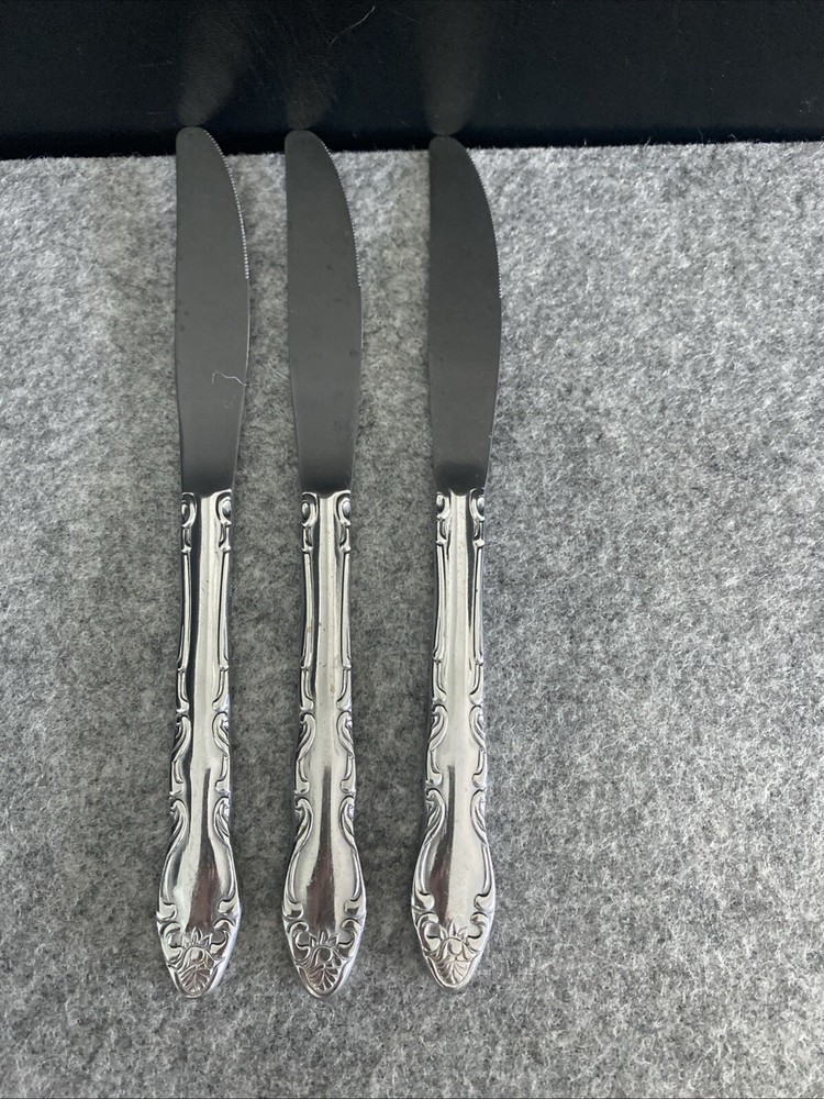 3 TOWLE/SUPREME CUTLERY STAINLESS FLATWARE, "PIERRE" PATTERN, DINNER KNIVES
