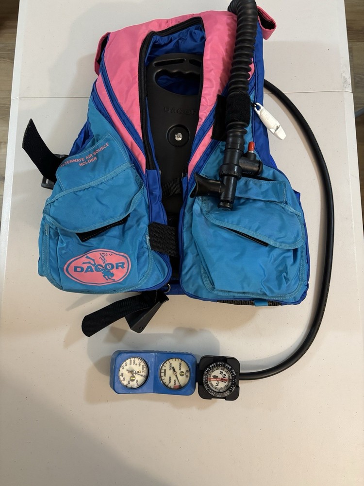 Used Women's buoyancy compensator