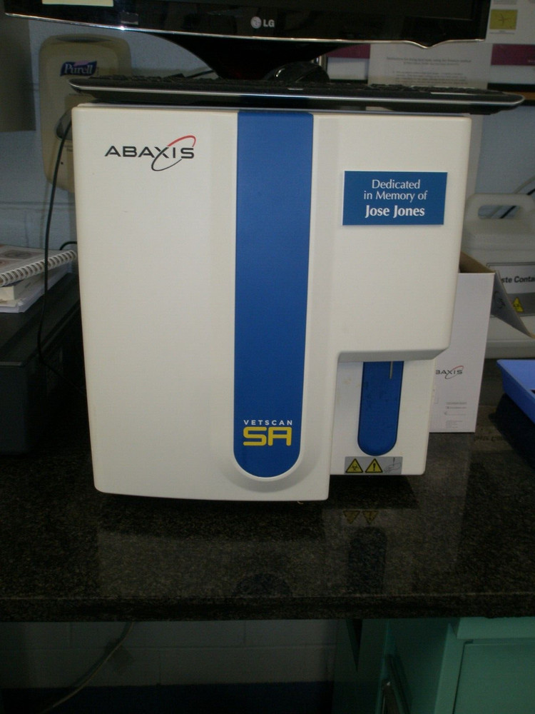 ABAXIS VETSCAN HEMATOLOGY ANALYZER HM5 - in working environment