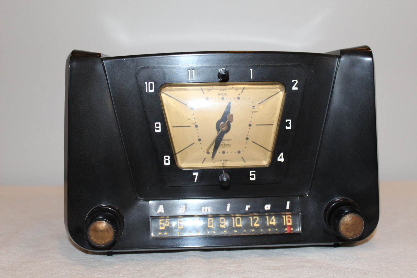 Admiral Model 5x21 Bakelite AM Clock 5 Tube Radio - 1953