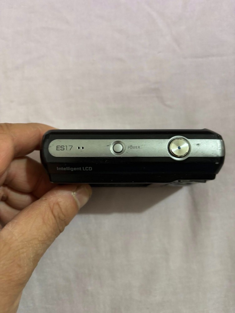 Samsung ES17 12.2 MP Digital Camera - Black WORKING