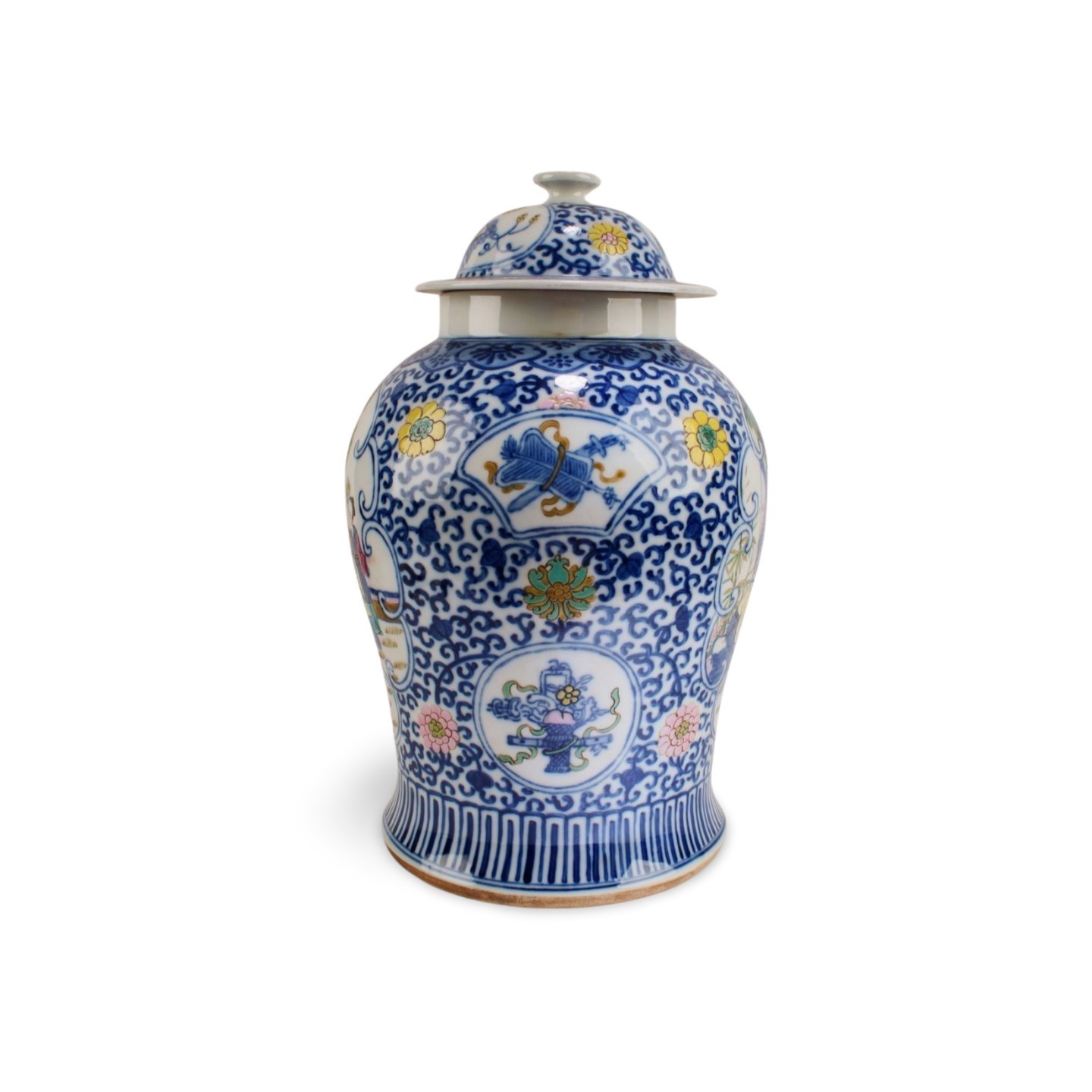 Chinese Porelain Jar with lid. 'QianLong' mark at base