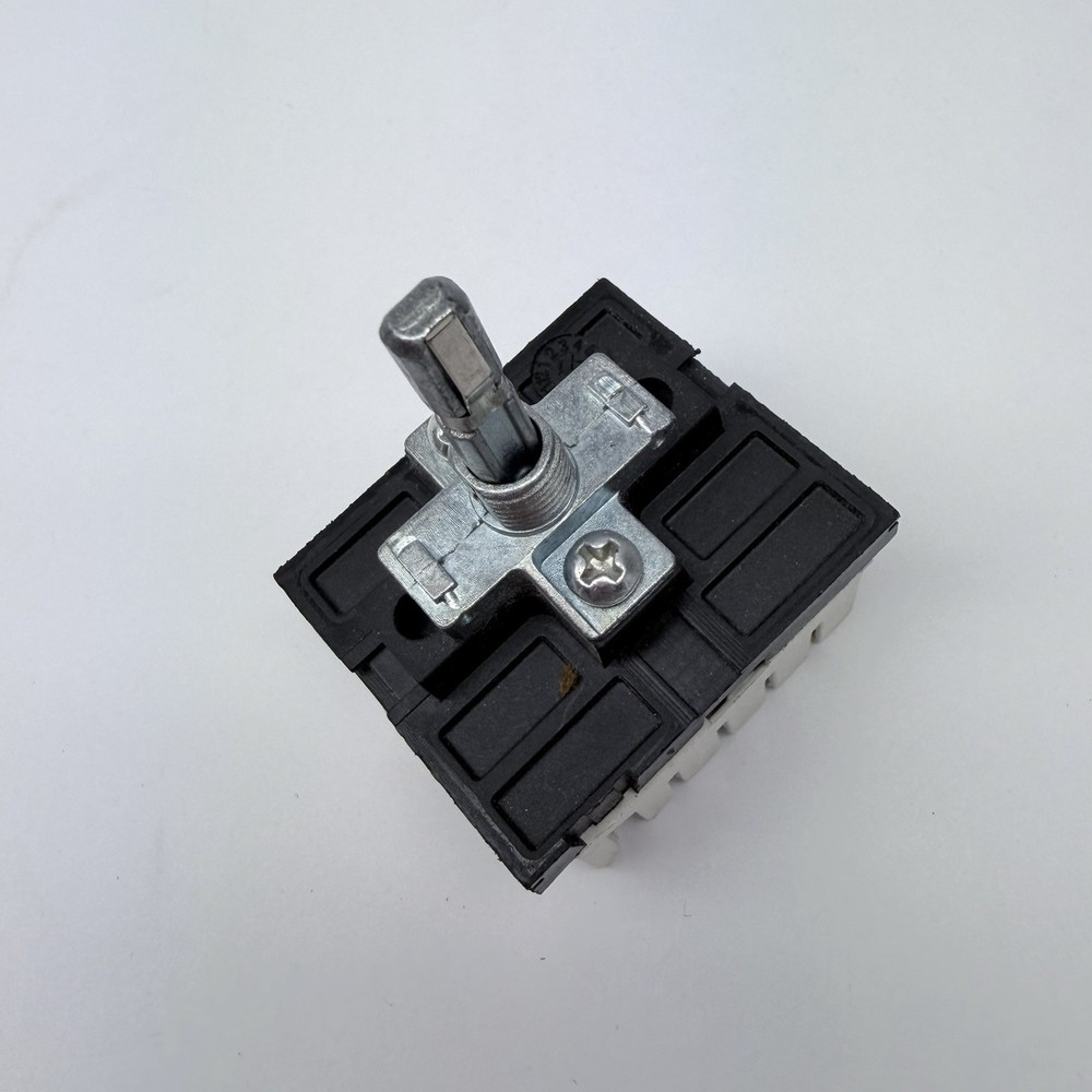 MPA-V411-CEM Infinite Switch 208Vac, 15A