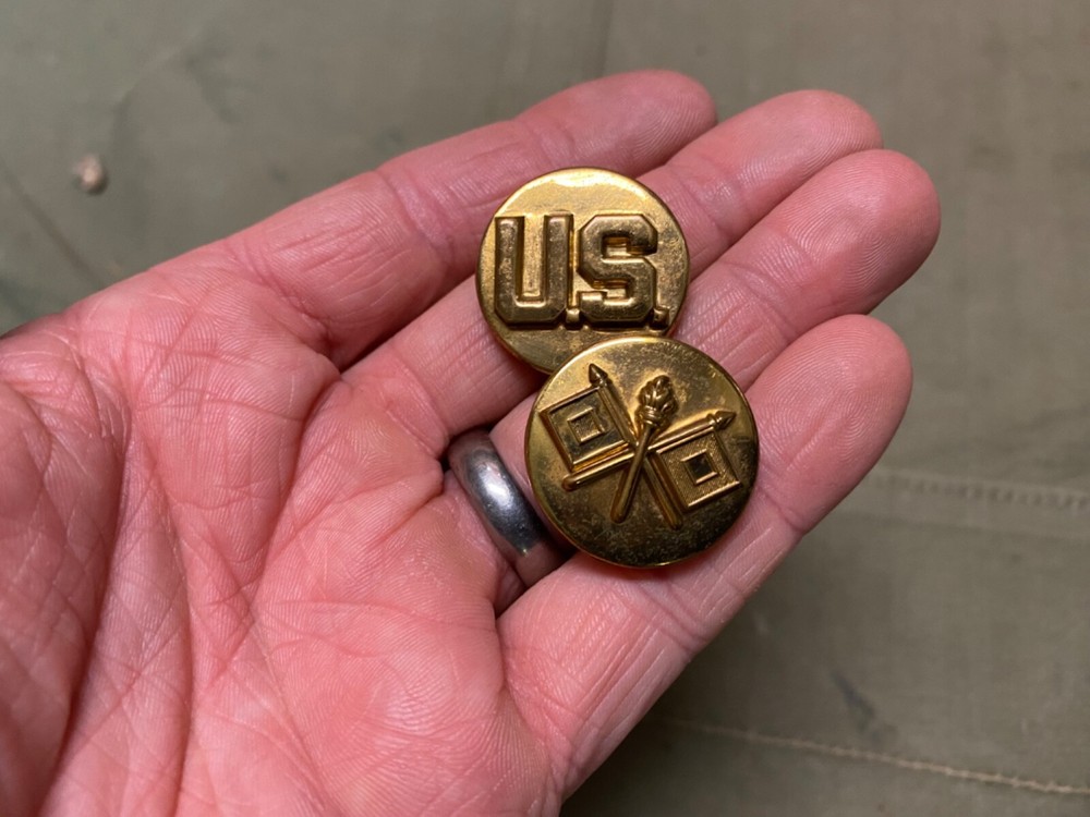 ORIGINAL EARLY WAR WWII US ARMY ENGINEER  M1938 CLASS A JACKET COLLAR DISCS