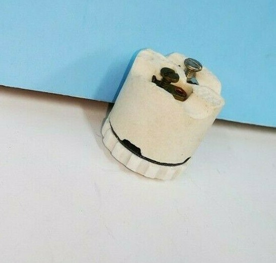 INTERMEDIATE 2-Piece Ring-Type PORCELAIN LAMPHOLDER Screw Term SOCKET 2625