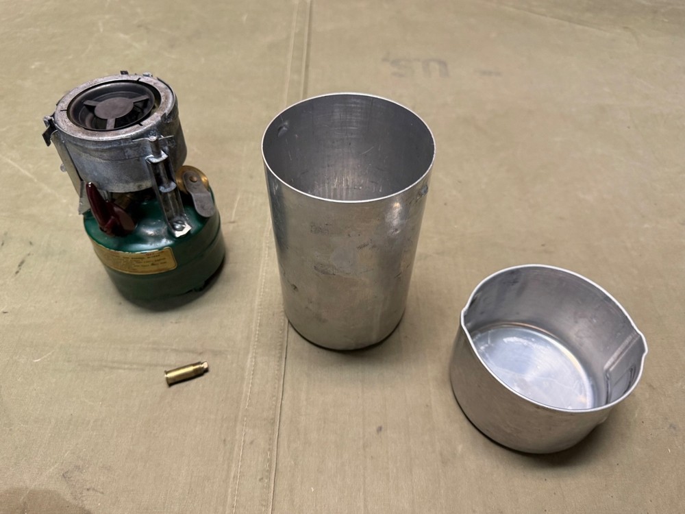 ORIGINAL POST WWII KOREAN WAR US ARMY INFANTRY PSERONAL COLEMAN STOVE-1951