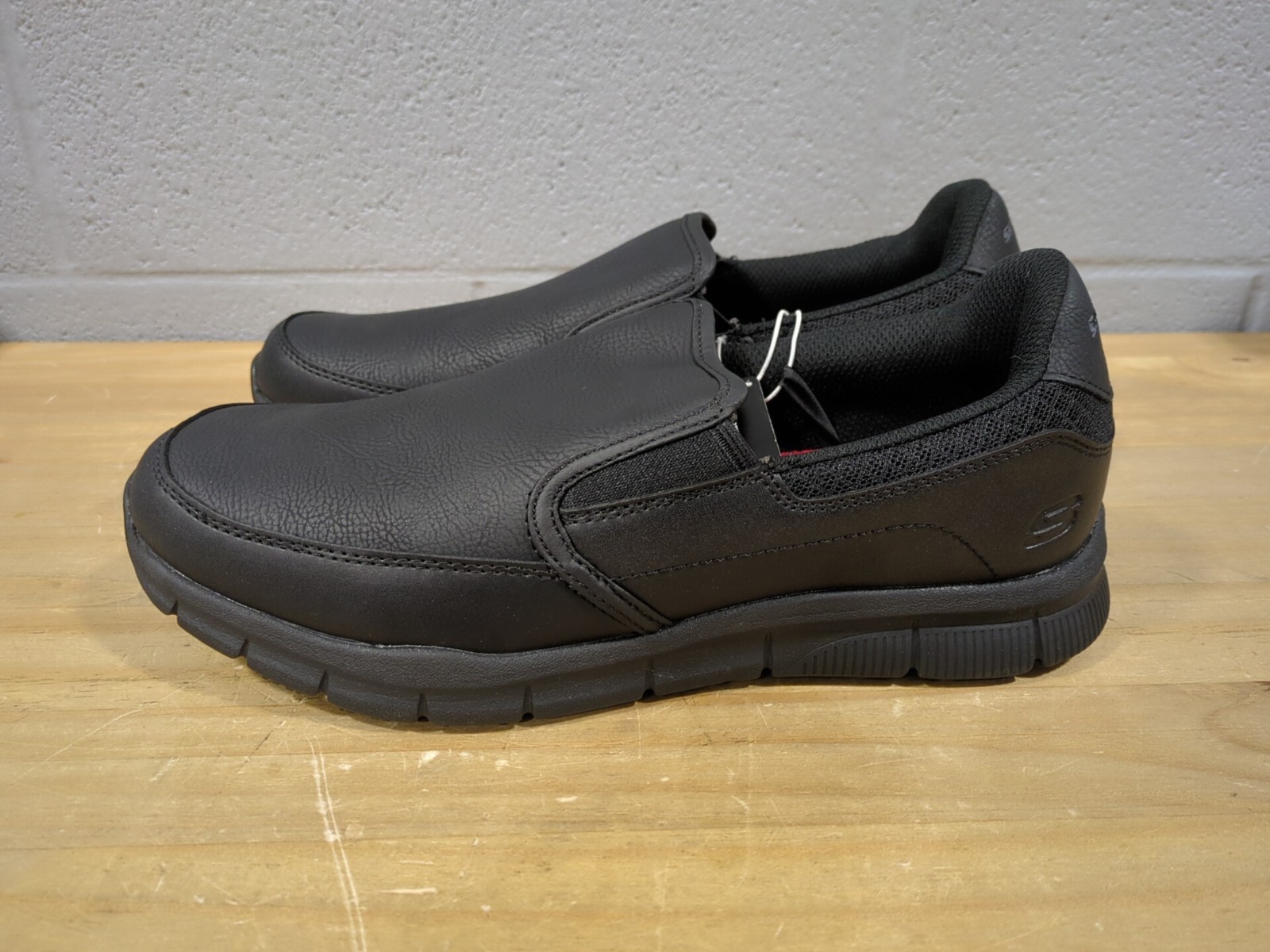 Skechers Shoes Mens 9 Groton Slip Resistant Relaxed Fit Work Slip On