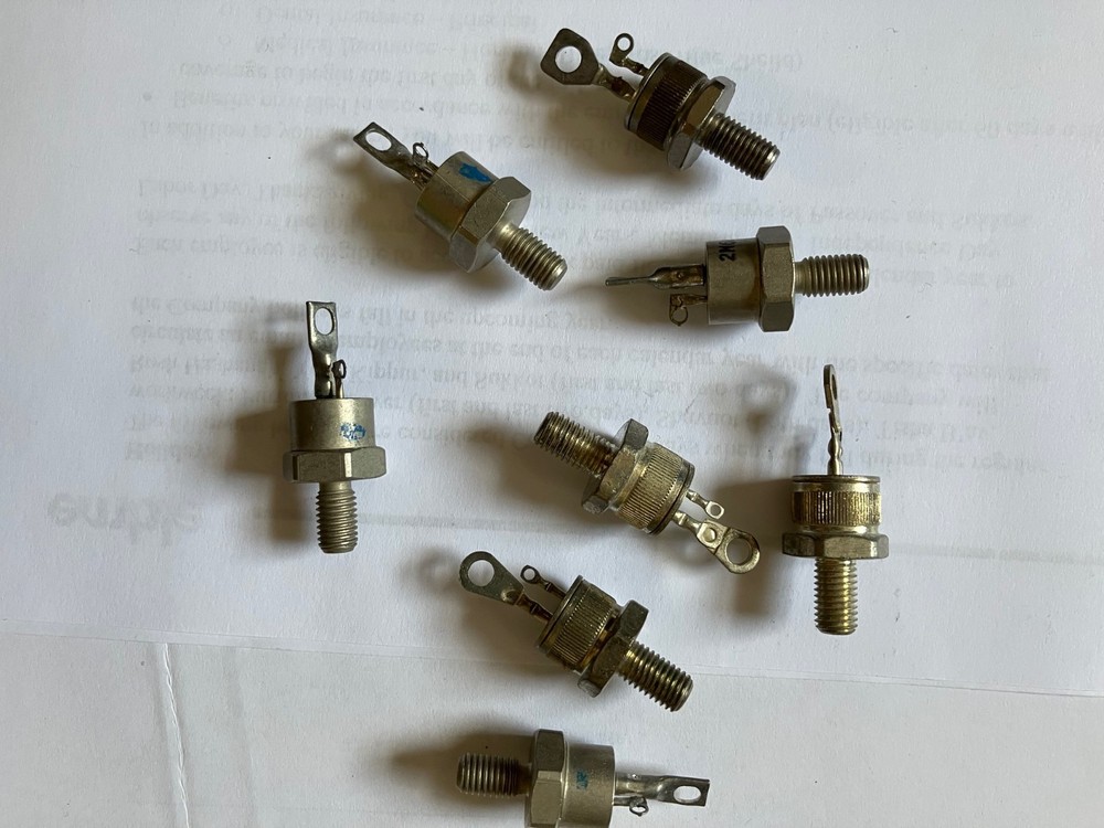 One 2N688 Thyristor SCR 400V 25A