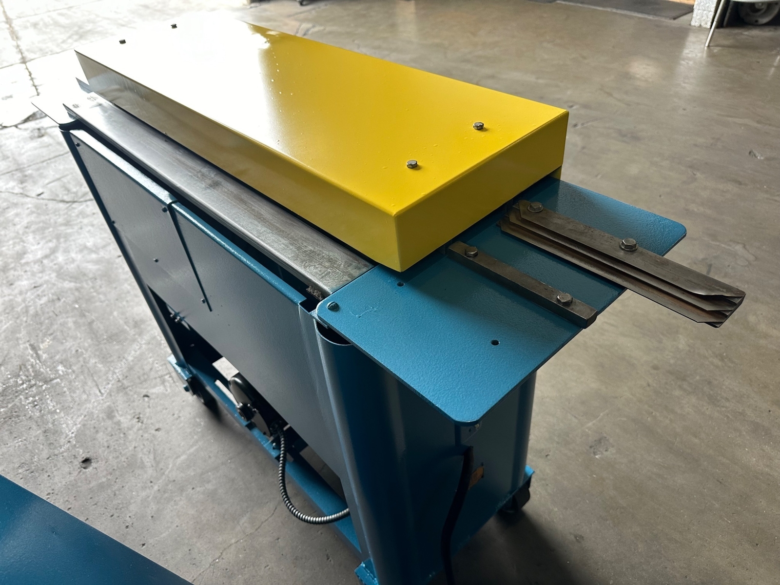 LOCKFORMER CLEATFORMER -( 3 IN 1 ) ROLLFORMER 22 Ga.