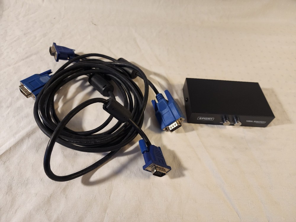 2 Port VGA Switch Widescreen with 2 VGA Cables