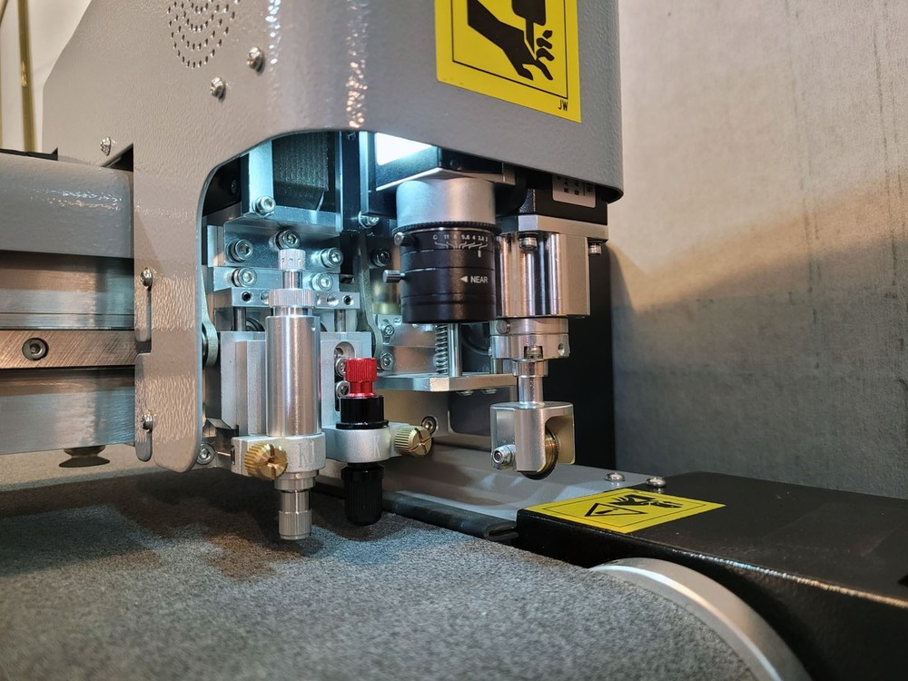 Duplo Digital DieCutter DocuCutter DPC-400
