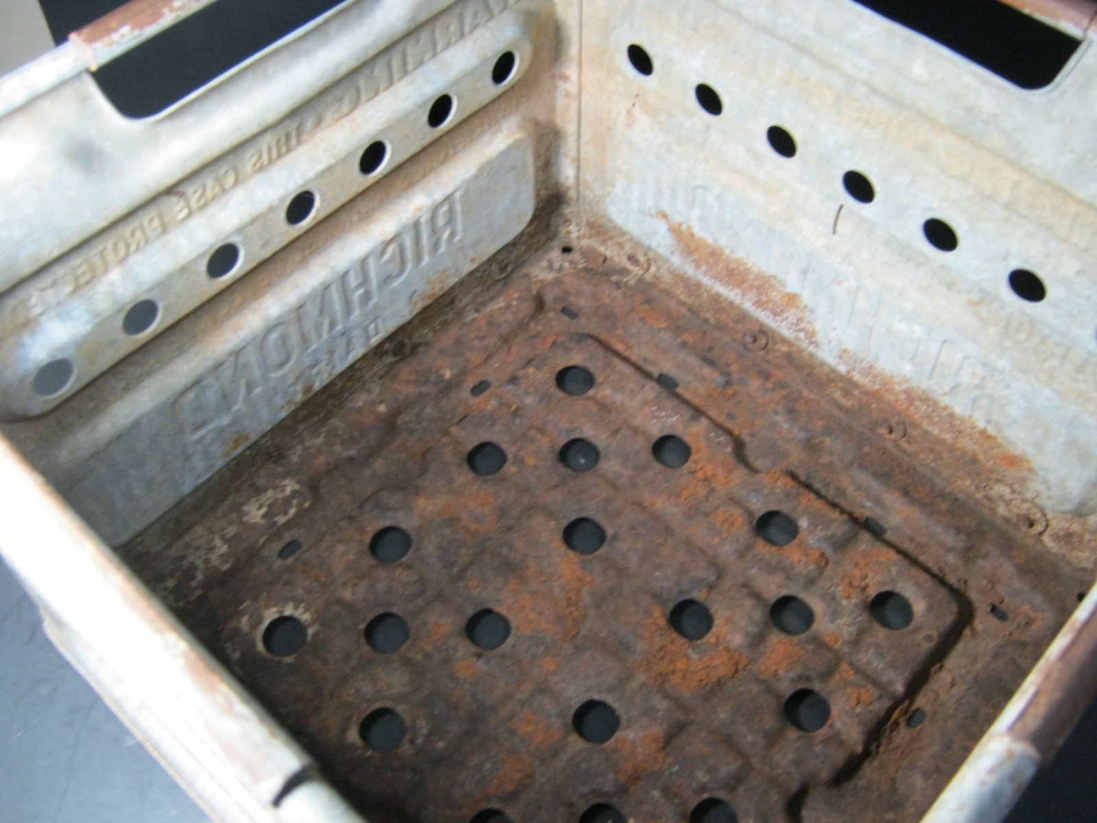 VINTAGE - METAL - MILK CRATE - RICHMOND DAIRY - PINKERTON DETECTIVE AGENCY