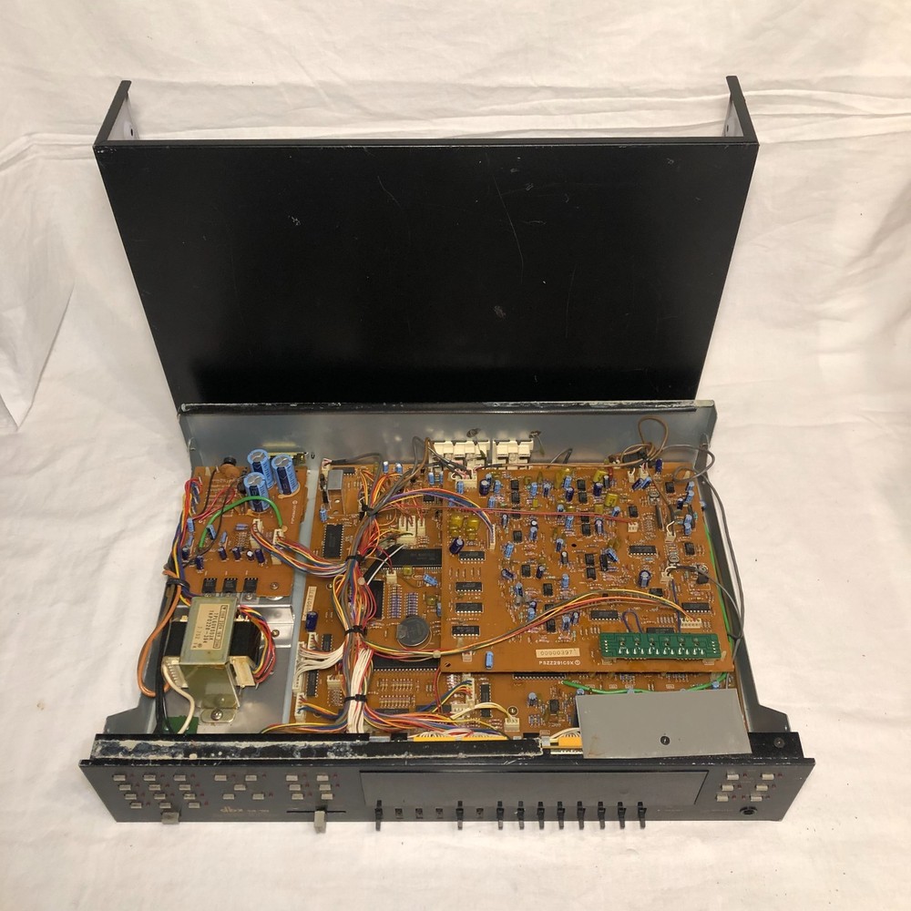 DBX 14/10 Computerized Equalizer / Analyzer Turns On (Untested)