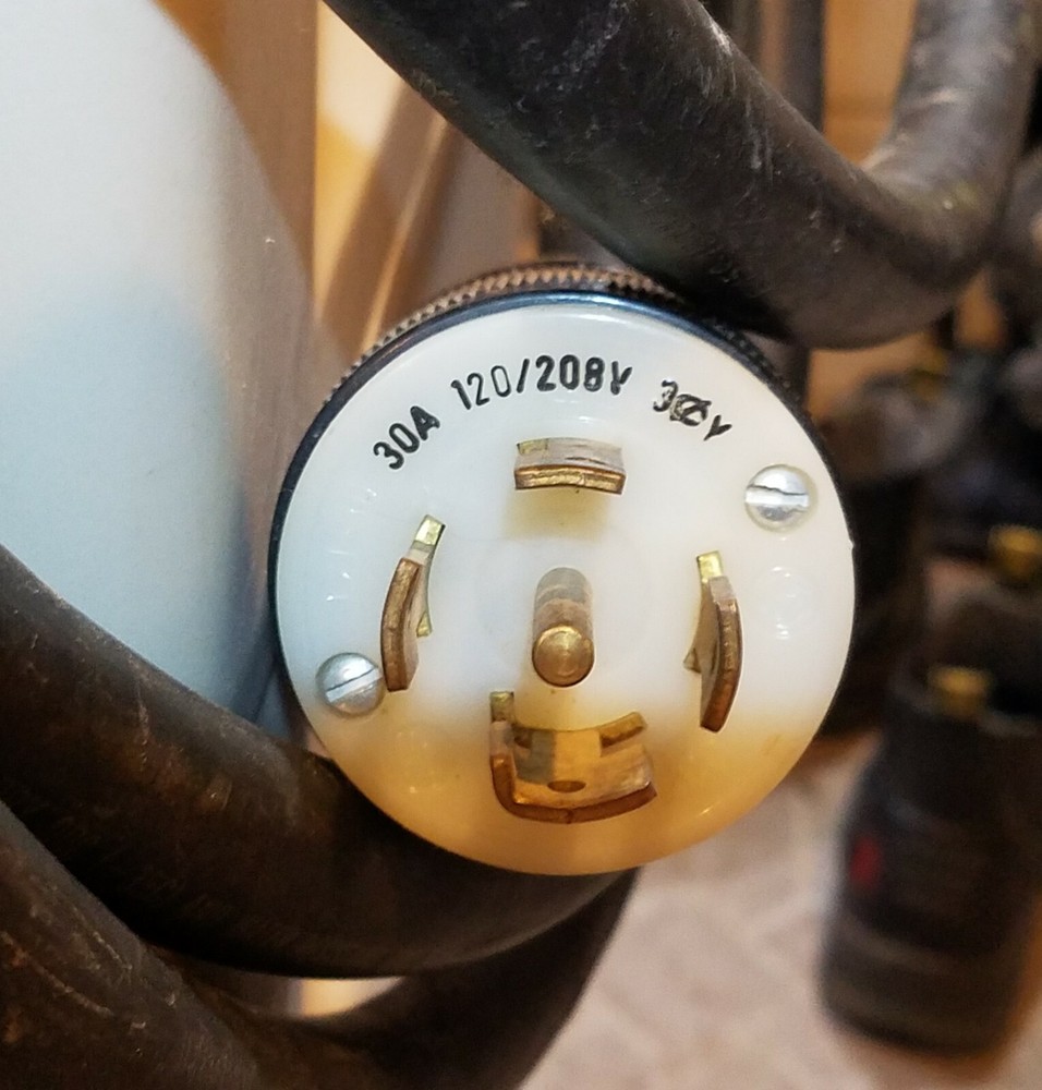 Pulizzi Power Controller 3 Phase 120/208 Y-split Rack Mount