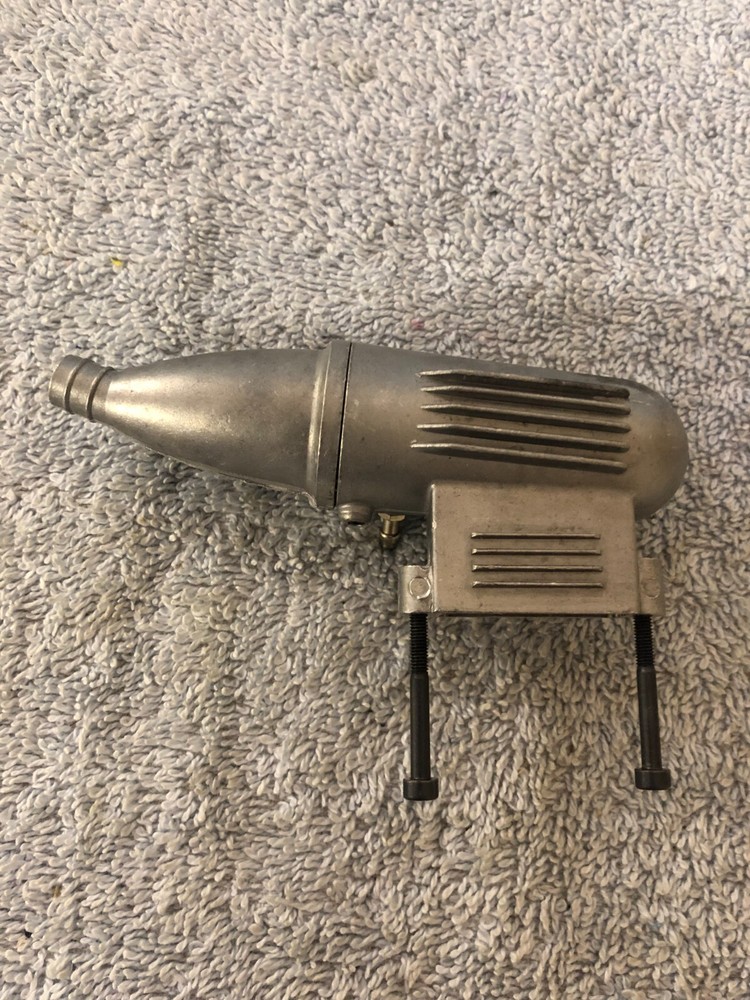 BRAT 28 RC ENGINE WITH MUFFLER