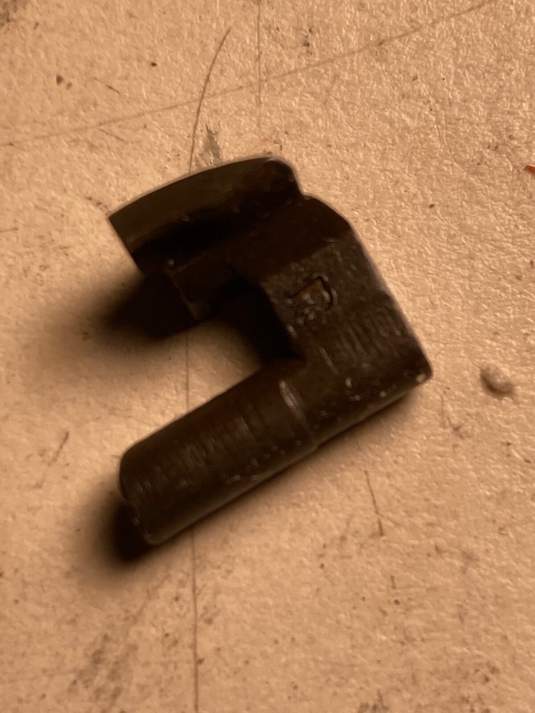 WW2 M1 Carbine  "R" marked Rockola extractor 