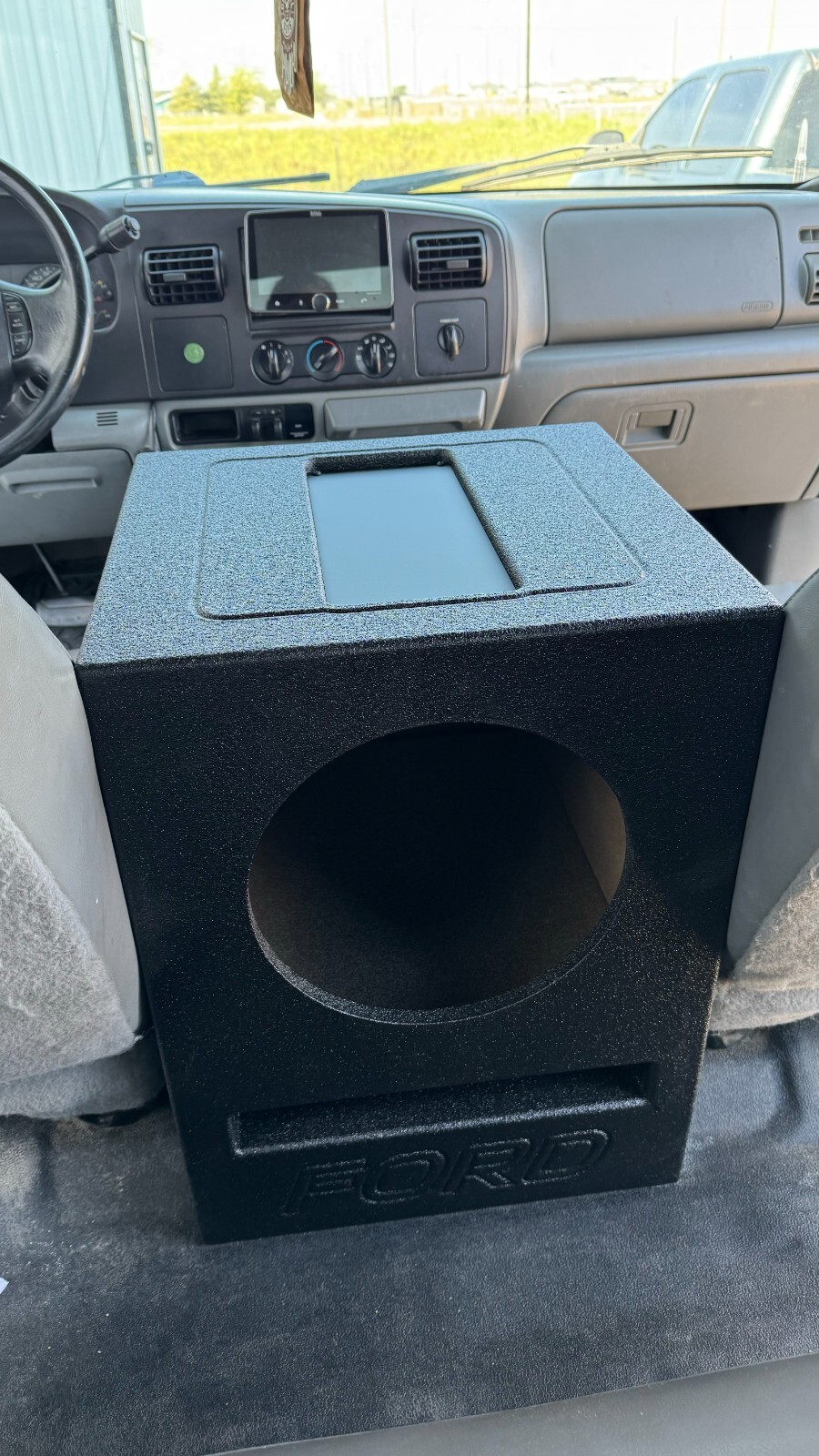 Ford F-250 05-07 Center Console Subwoofer Box Speaker Box 12” Woofer Ported