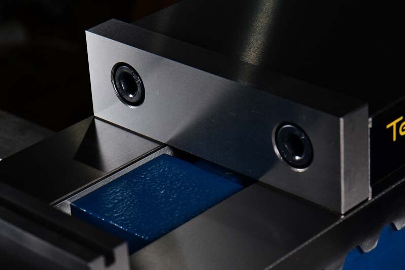 TEGARA 6 690V CNC Premium Milling Vise .0004 D688 NEW! R[