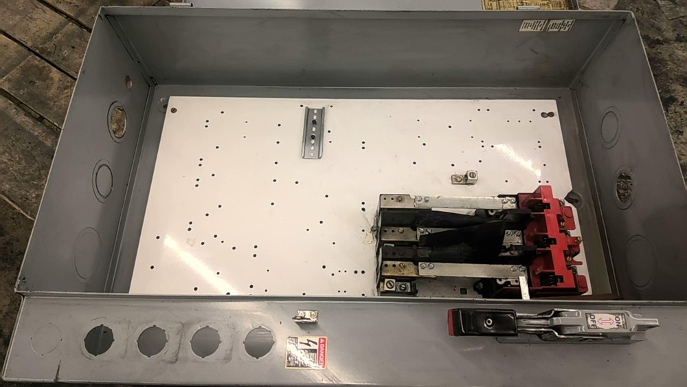 Cutler-Hammer ECN1831CAA Electrical Enclosure