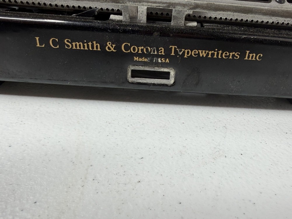 1938 Smith Corona Standard Floating Shift Typewriter ~ Glossy Black ~ with Case