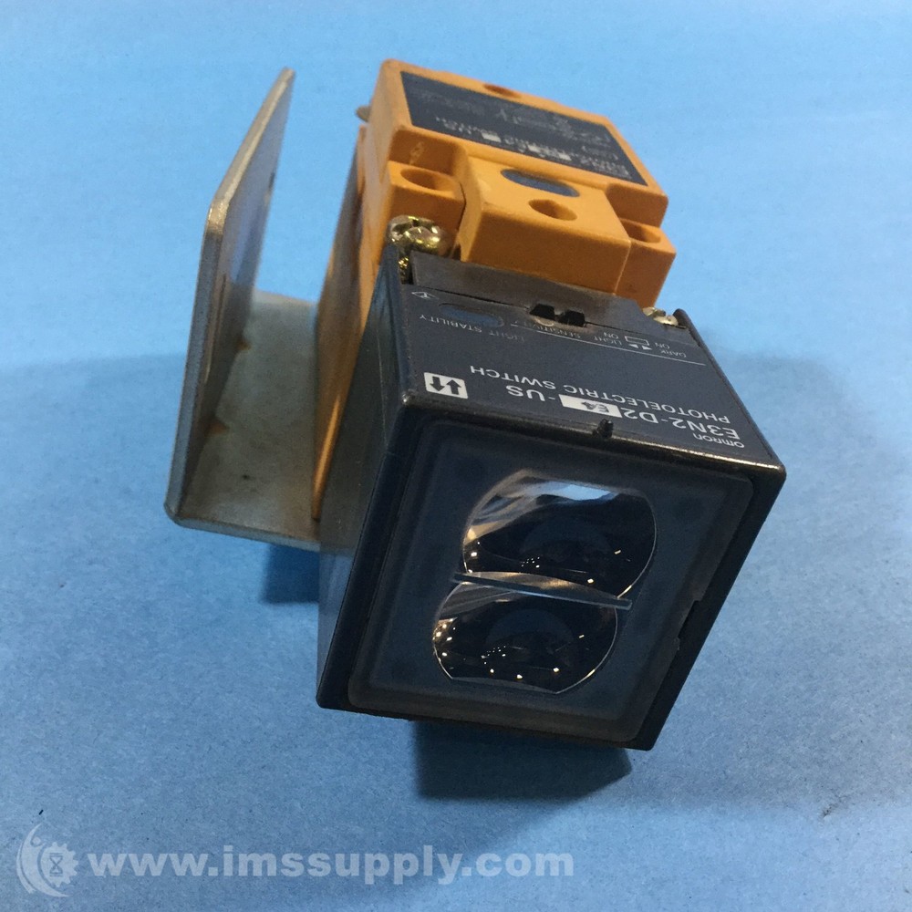 Omron E3N2-D2E4-US Photoelectric Sensor 5121