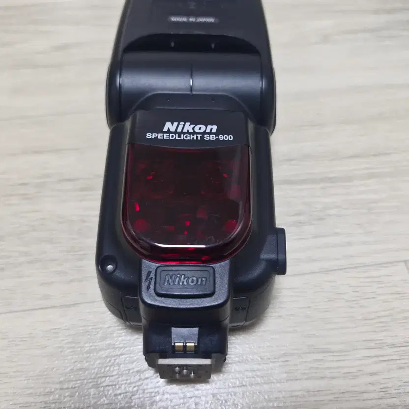 Nikon SB-900 Speedlight Flash with Accessories & Wireless Control Official