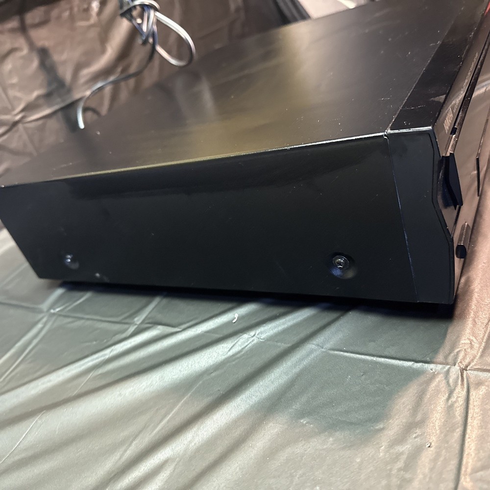 Yamaha CDC-502 5 Disc Compact Disc CD Changer Player No Remote turns on untested