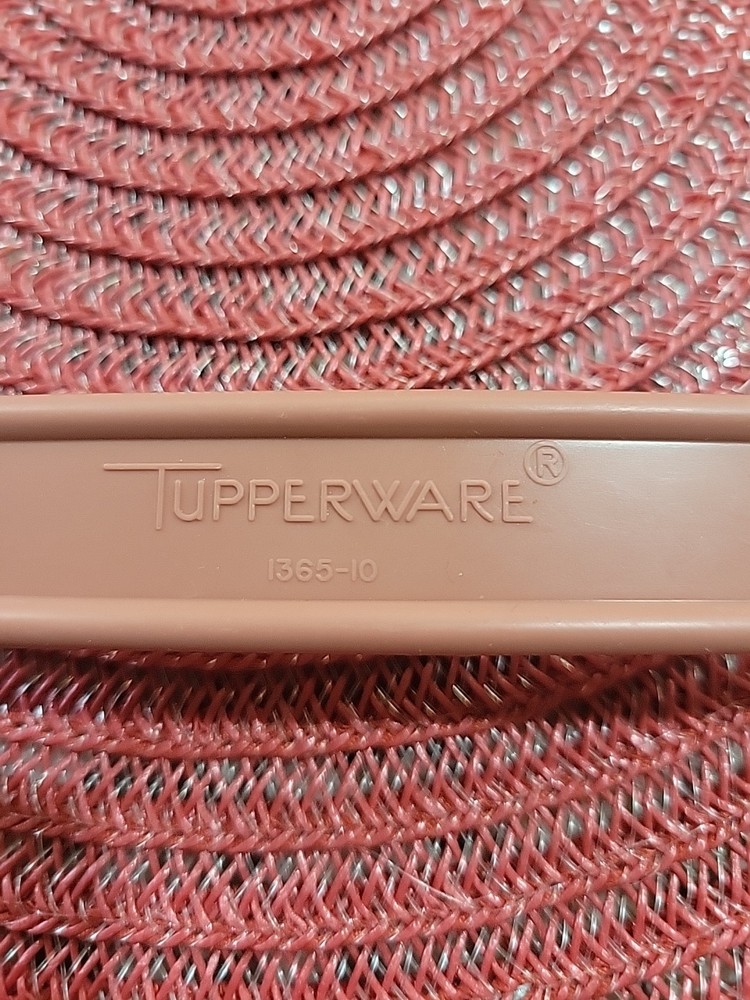 TUPPERWARE Sandwich Keeper Replacement Handle 1365-10 PINK