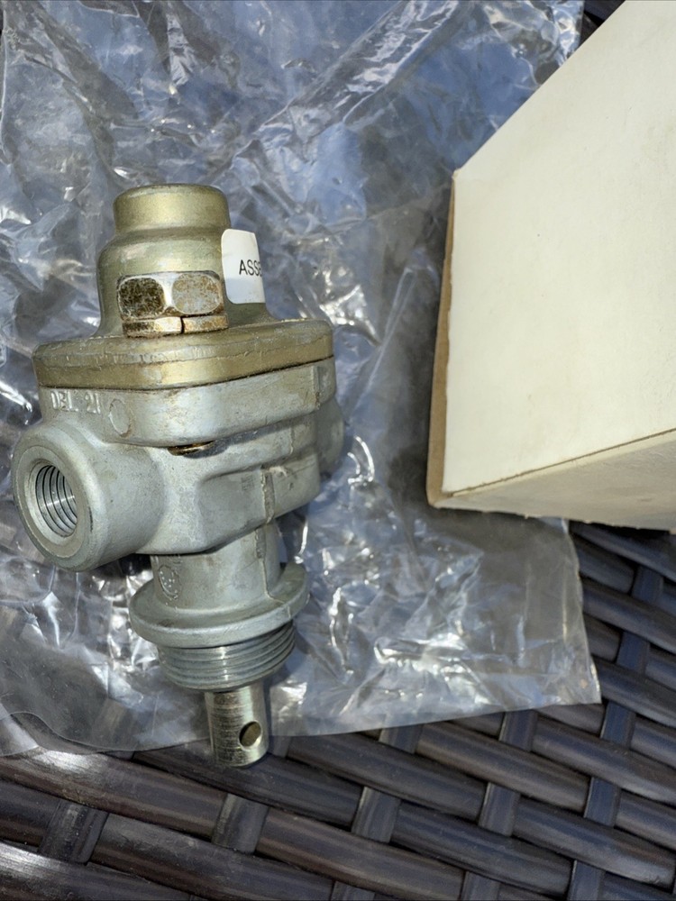New Bendix 276566 Push/Pull Control Valve . Free Shipping.