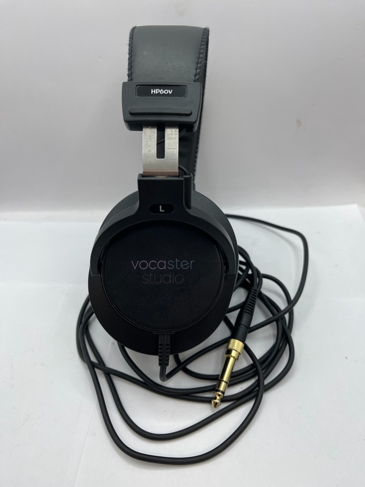 Focusrite Vocaster Two Studio USB-C Podcasting Audio Interface Bundle