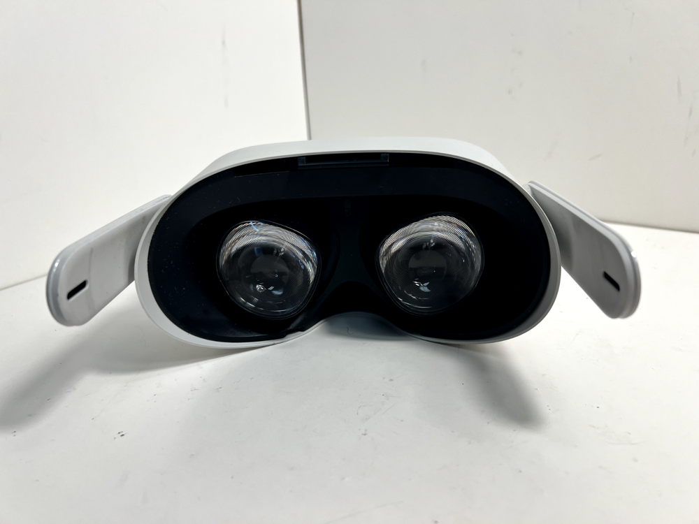 Oculus Meta Quest 2 128GB Standalone VR Virtual Reality Headset - Good Condition