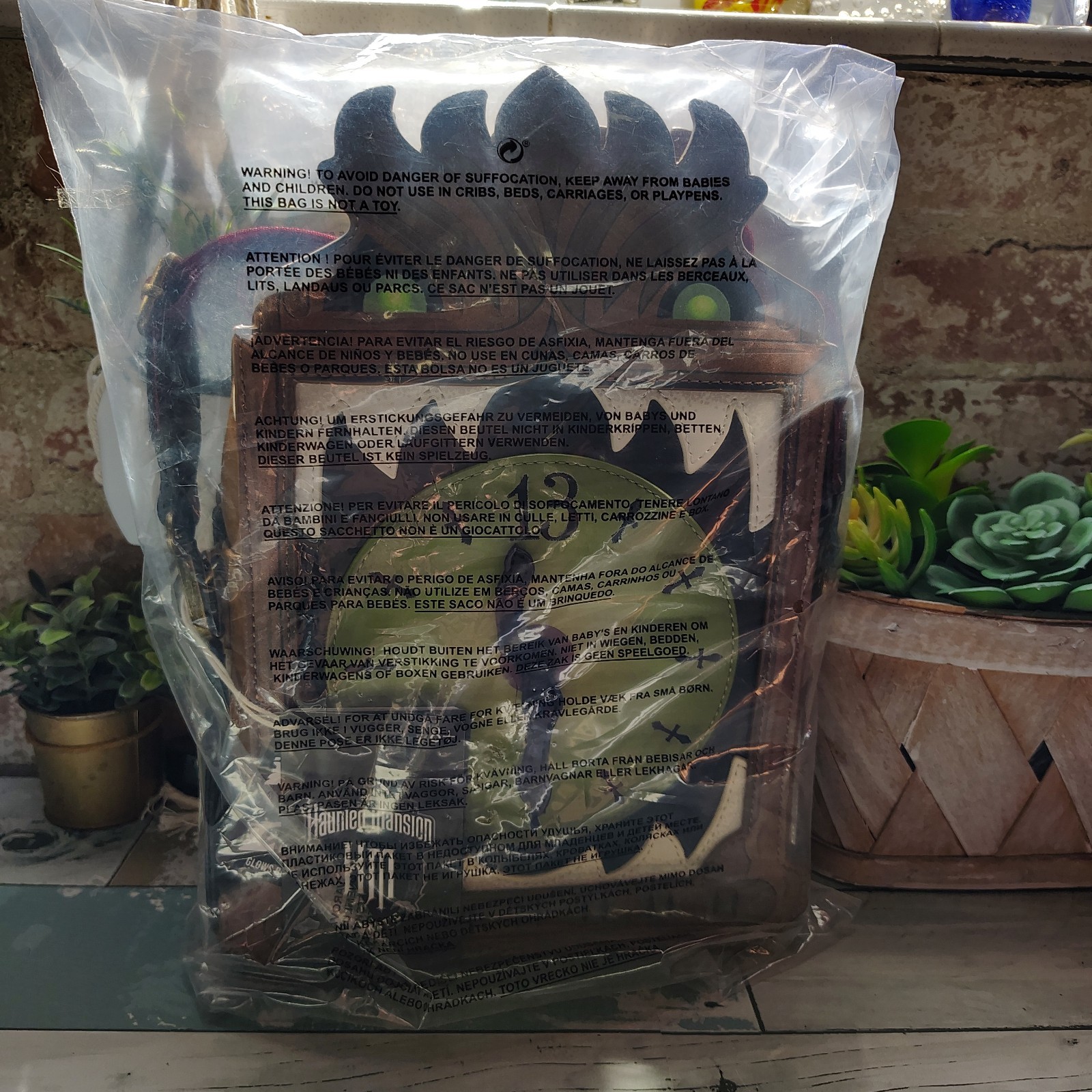 🏰🕰️Disney loungefly Haunted Mansion Clock Crossbody Glow In The Dark