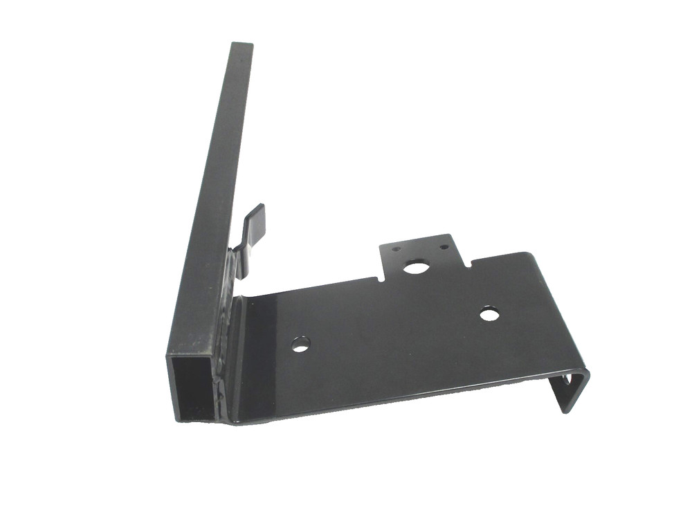 3560647C4 NEW OEM INTERNATIONAL RIGHT FRONT SPLASH SHIELD SUPPORT BRACKET