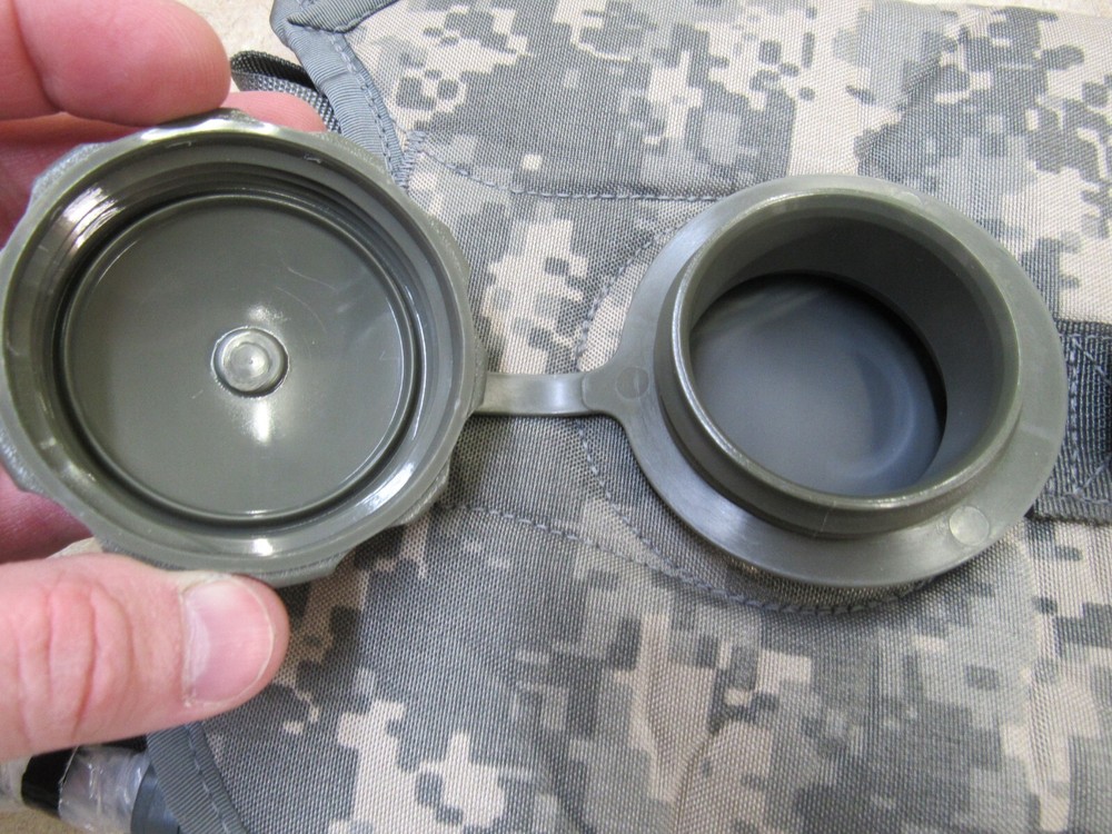 US Molle II Hydration System ACU Digital & New Hydramax 100oz Bladder