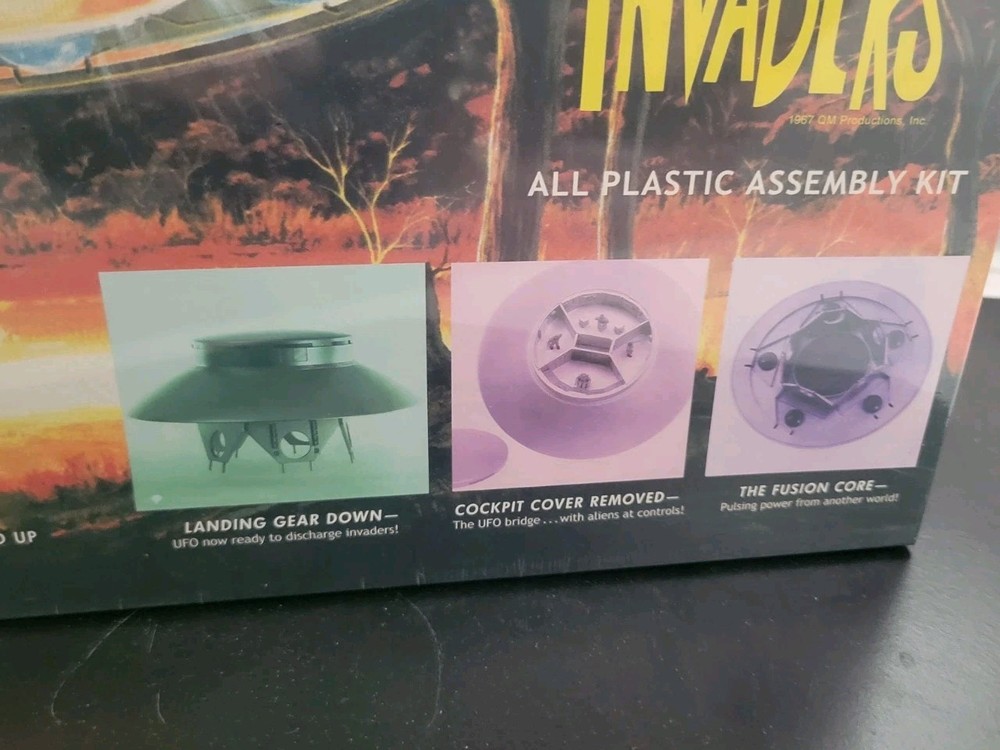 The Invaders UFO Plastic Model Kit #AMC-1006