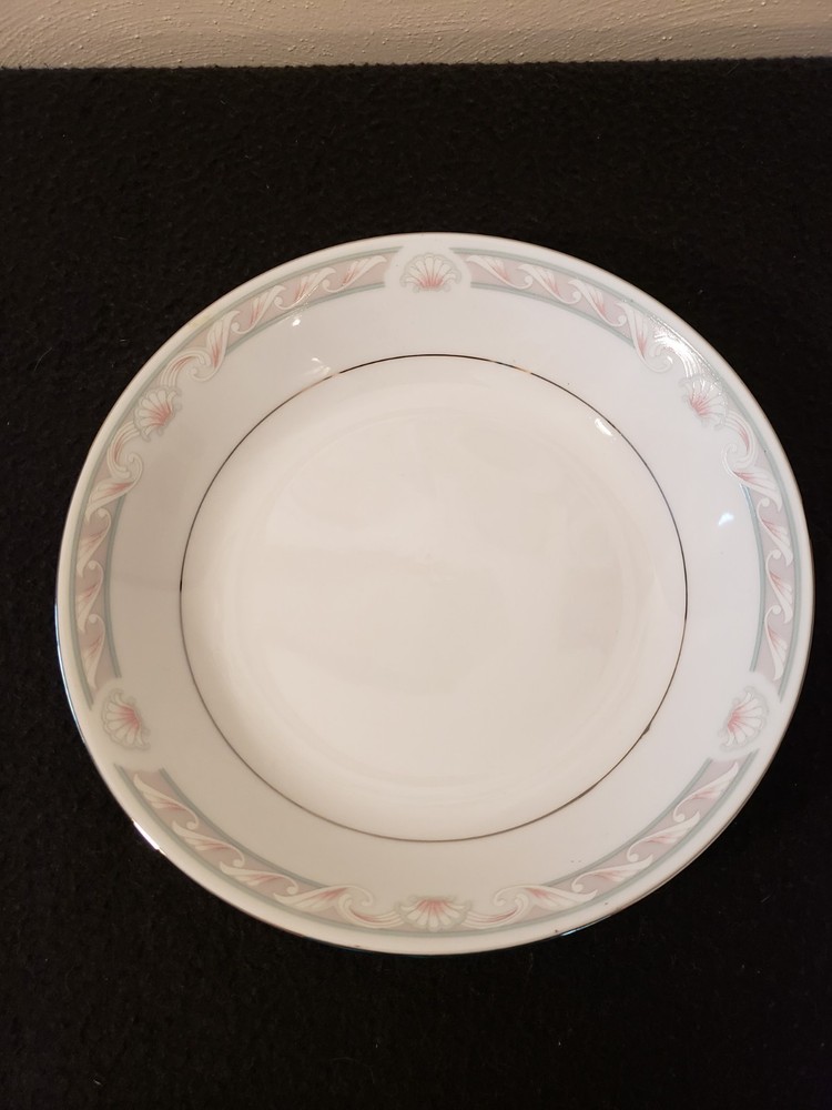 CROWN MING FINE CHINA 5PC. DINNERWARE PLACE SETTING "COQUILLE" PATTERN