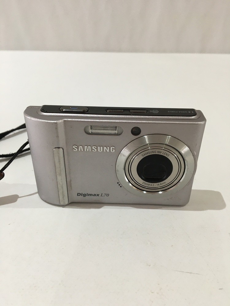 Samsung Digimax L70 Digital Camera 7.2 MP Silver Faulty Not Working
