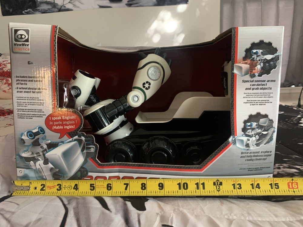 2008 NEW SEALED ROBOSCOOPER Wowwee Robotics w/remote control