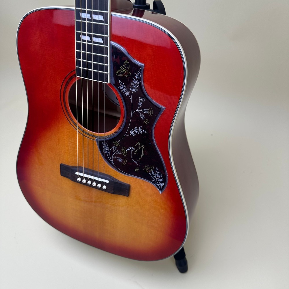 Hummingbird Pro model acoustic guitar/solid spruce surface, cherry /from US