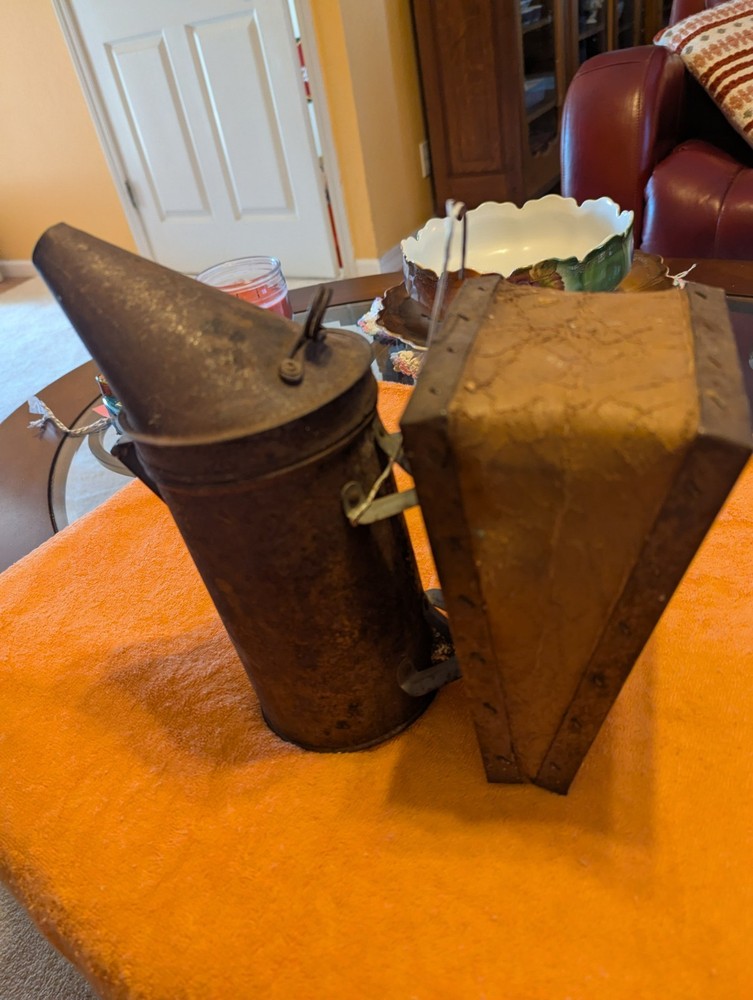 Bee keepers bellows kelleys smoke cloud