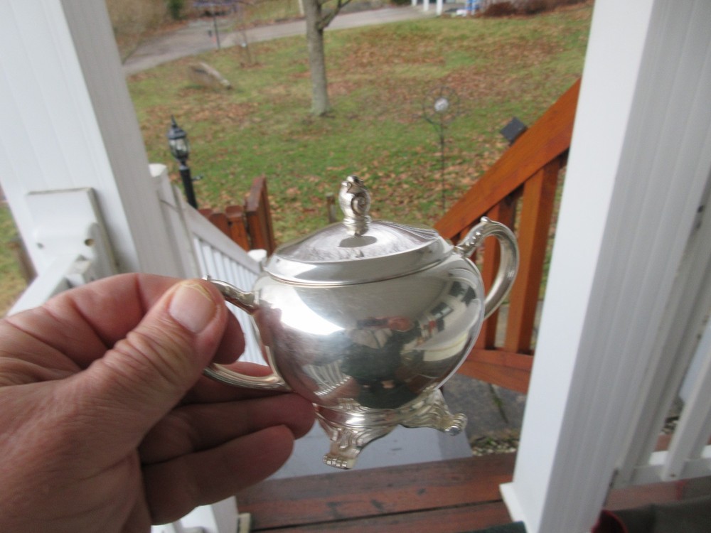QUALITY~~ ~[ ONEIDA LTD ] SILVERPLATED LIDDED SUGAR BOWL ~CLEAN!!!!