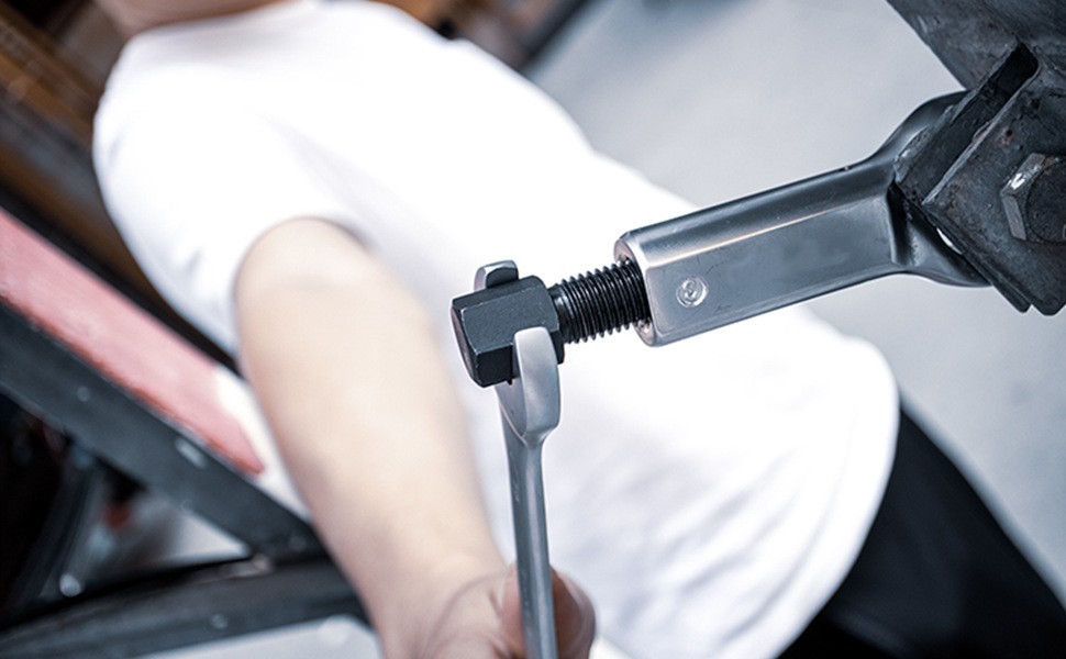 4PCS Nut Splitter Breaker 9-27mm Nut Remover Extractor Adjustable Cracker Tools